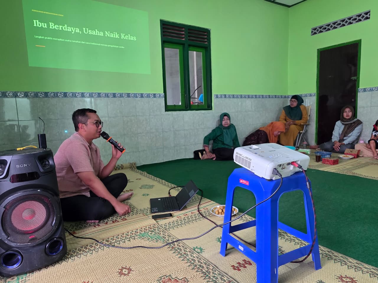 Dorong Usaha Rumahan Naik Kelas, Dosen Kewirausahaan UWM Gelar Penyuluhan UMKM bagi Ibu-Ibu PKK Padukuhan Kepitu