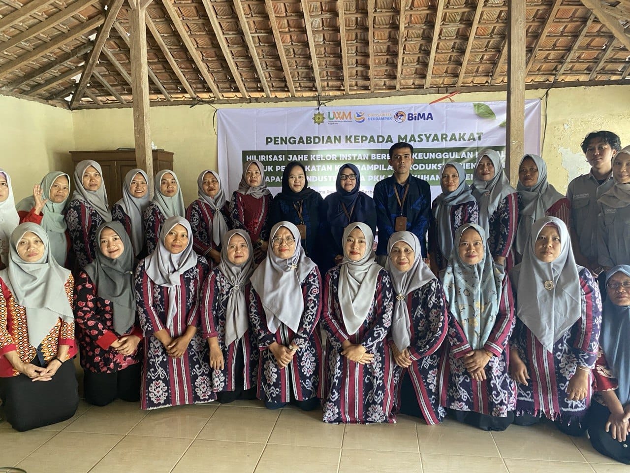 Dosen UWM Dampingi PKK Wareng III Tingkatkan Produksi Minuman Herbal Higienis