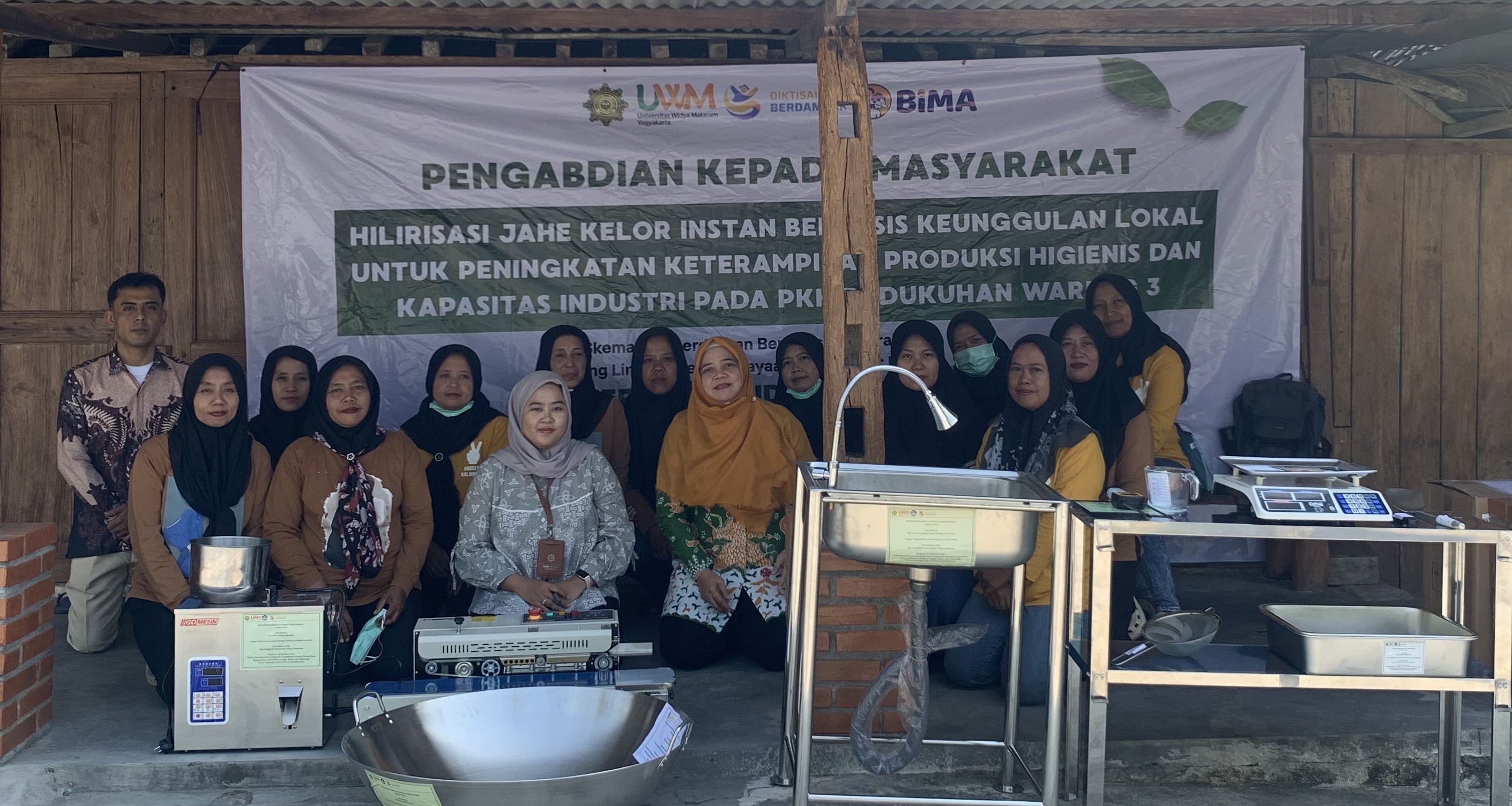 Dosen UWM Serahkan Mesin Pengemas Modern ke PKK Padukuhan Wareng 3