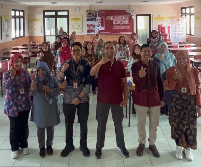 Fakultas Hukum UWM Edukasi Warga Rejowinangun Bijak Bermedia Sosial dan Sosialisasi Beasiswa Kuliah
