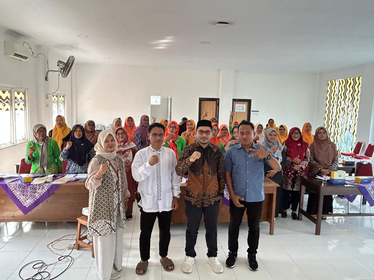 Fakultas Hukum UWM Edukasi Warga Wates tentang Bahaya Hoaks dan Peluang Kuliah Gratis melalui KIP Kuliah