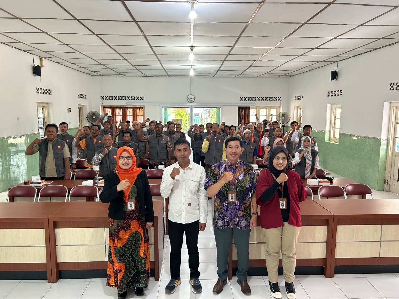 Fakultas Hukum UWM Perkuat Kesadaran Hukum Jaga Warga Sendangsari tentang Bahaya Penipuan Daring dan Akses Pendidikan Tinggi
