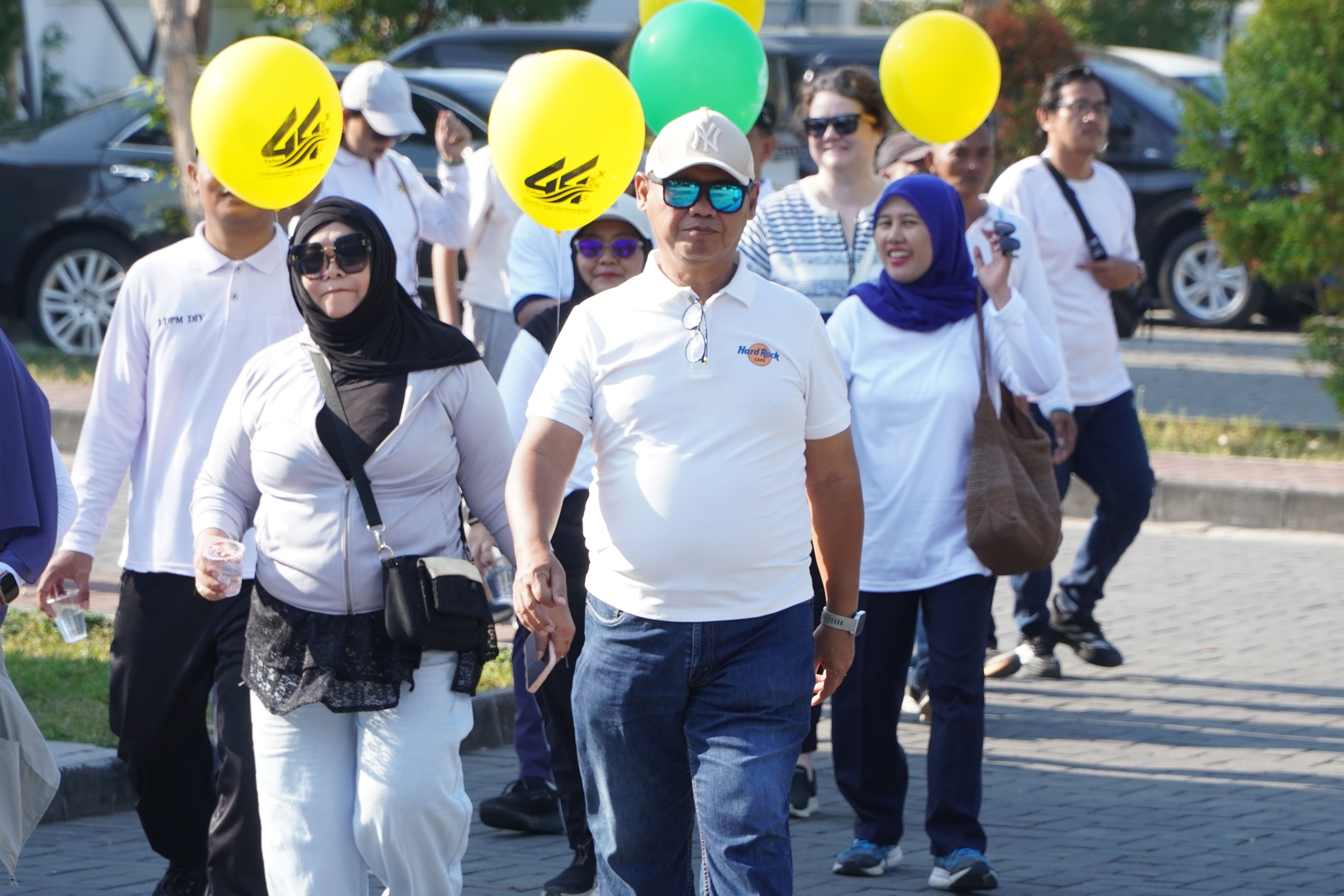 Fun Walk Keluarga Besar UWM Meriahkan Dies Natalis ke-44
