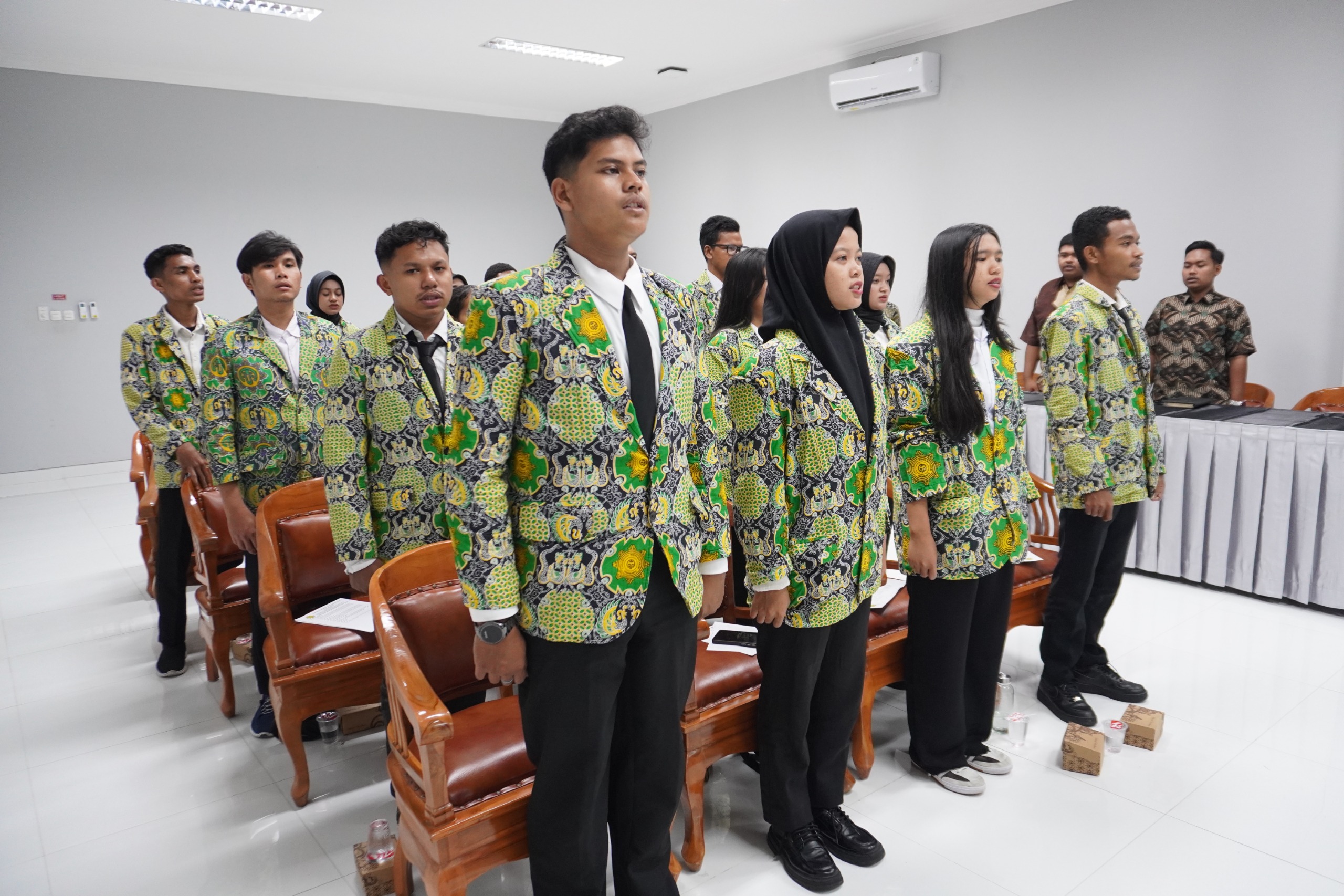 Lantik Badan Eksekutif dan Legislatif Mahasiswa UWM, Prof. Edy: Pemimpin Harus Amanah dan Bertanggung Jawab.