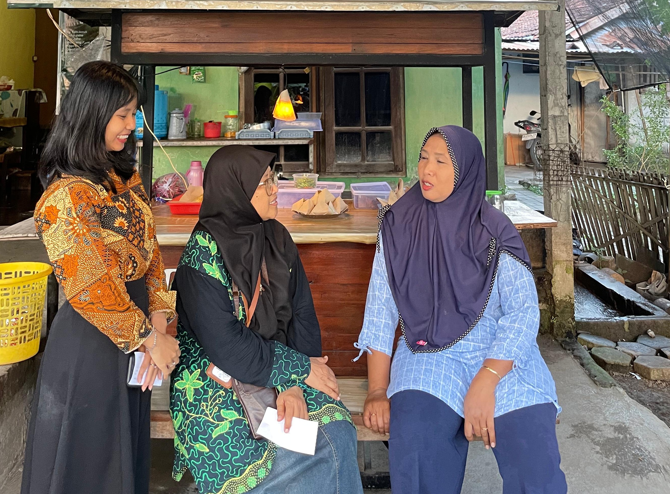 Pendampingan Eksklusif UWM Dorong Digitalisasi Pemasaran dan Penjualan Pedagang Angkringan dan Soto Gerobakan di Kawasan Batas Kota