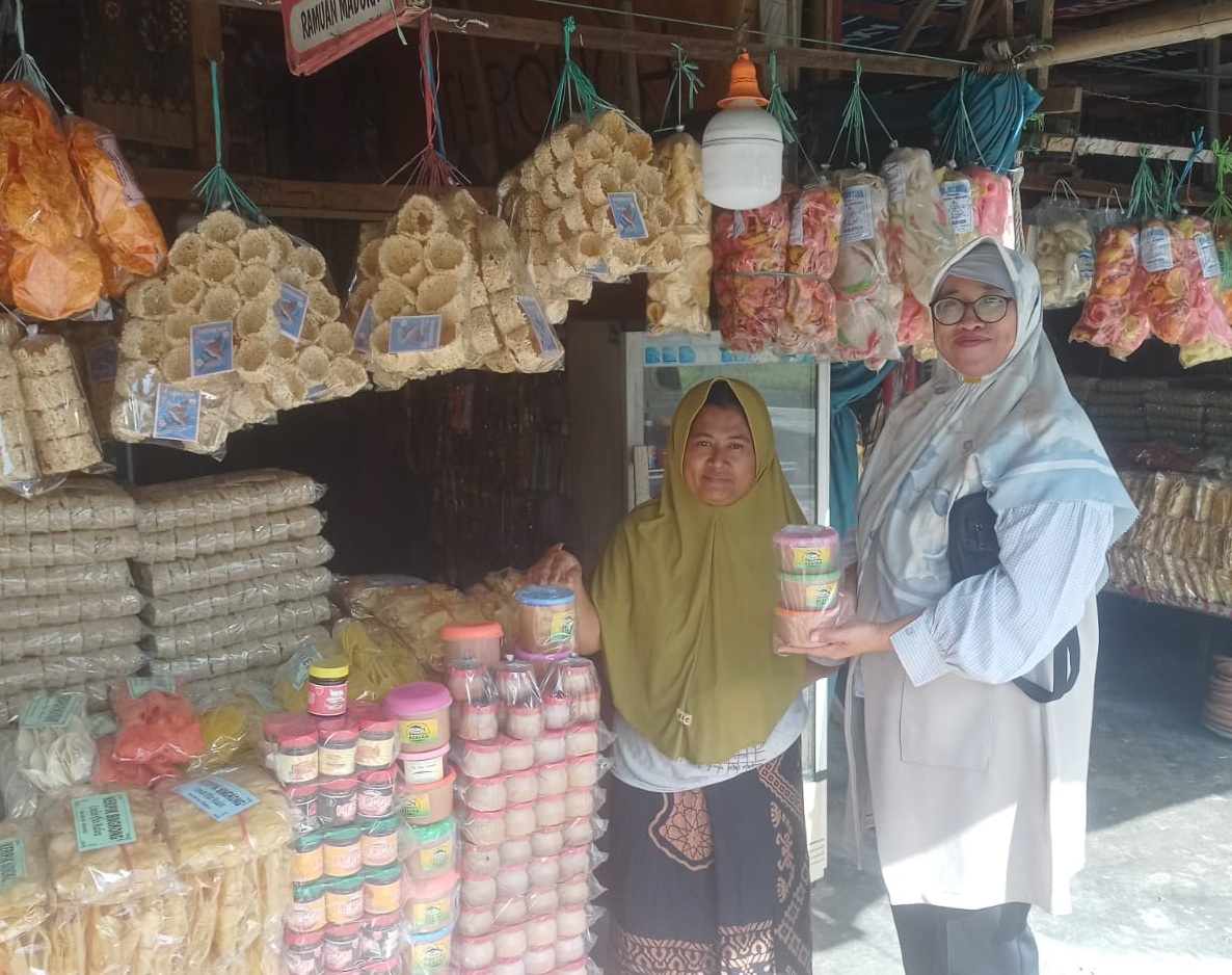 Penelitian Dosen UWM Ungkap Makna Laba Bersih Pedagang Garam dan Petis Madura Berbasis Kearifan Lokal