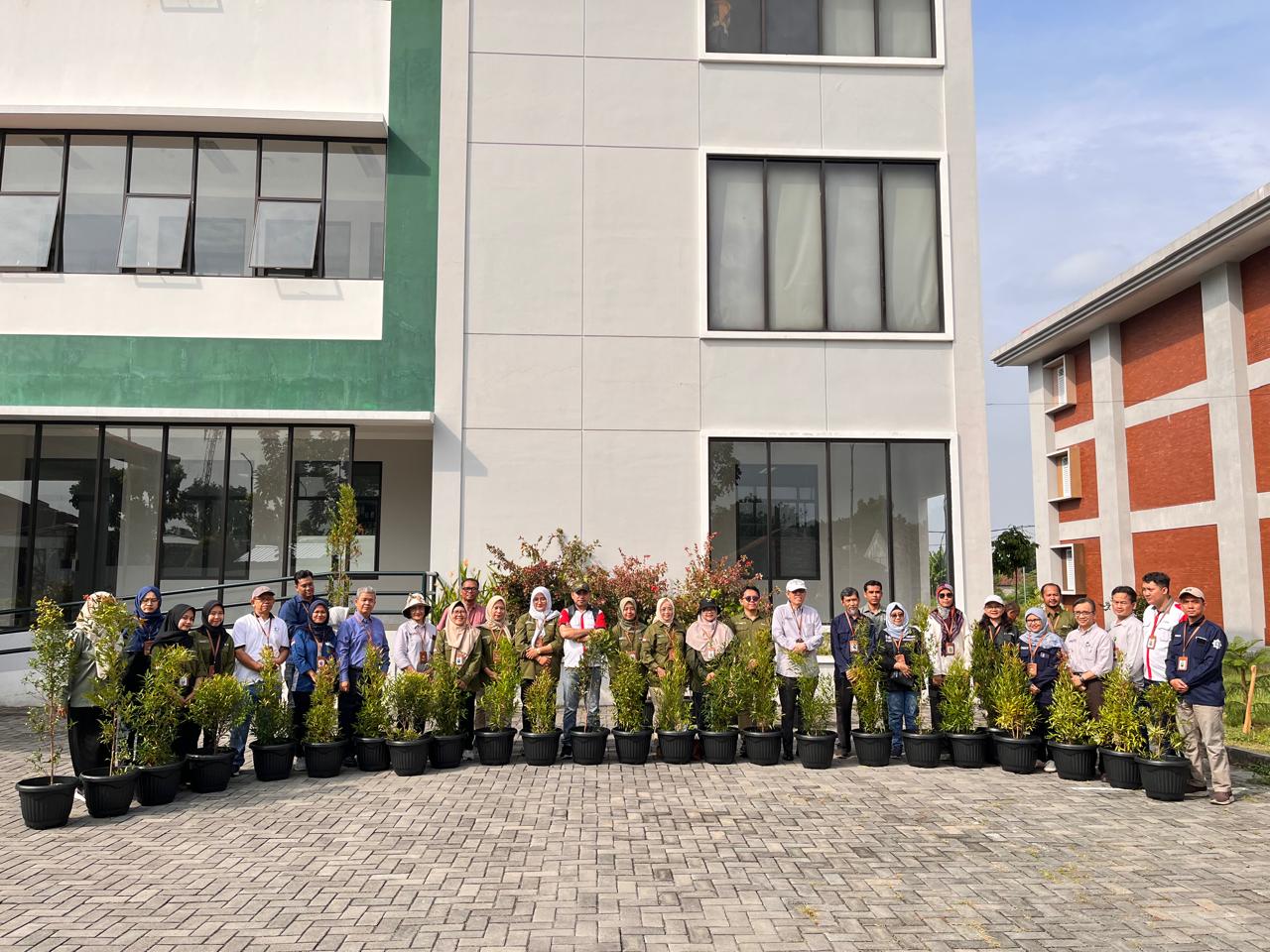 Peringati Hari Bumi 2026, UWM Lakukan Aksi Tanam Pohon