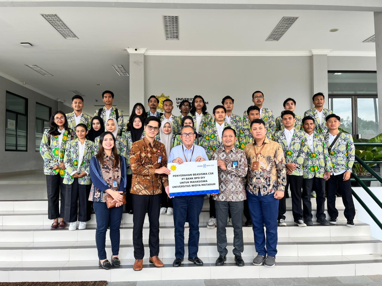 UWM dan BPD DIY Terus Bersinergi, Salurkan Beasiswa CSR bagi Mahasiswa Berprestasi