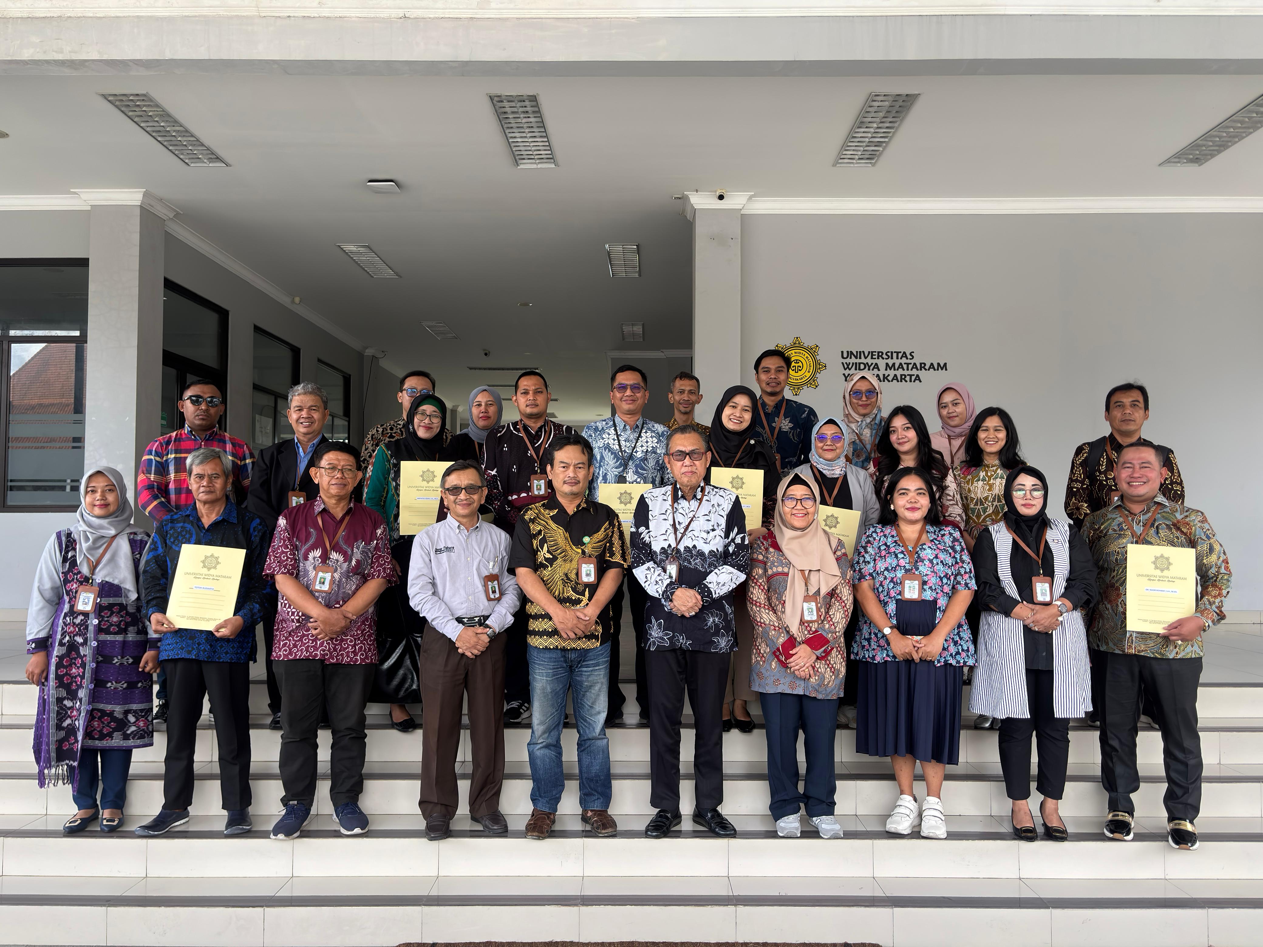 UWM Sambut Doktor Baru, Penyerahan SK Jabatan Fungsional, Sertifikasi Dosen dan Purna Tugas Tendik