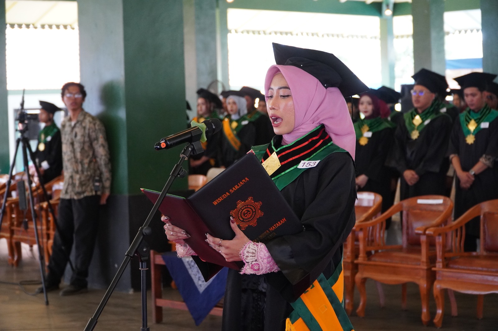 UWM Wisuda 176 Lulusan, Rektor: Jadilah Manusia yang Mampu Mendesain dan Memanfaatkan Teknologi