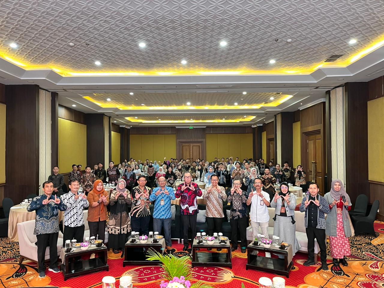 Yudisium dan Pelepasan Lulusan Fakultas Hukum UWM: Teguhkan Integritas dan Semangat Belajar Sepanjang Hayat